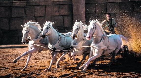 El actor Jack Huston protagoniza en esta ocasión la trepidante carrera de cuádrigas, con el reto de mejorar una escena cumbre de la historia del cine. :: e. c.