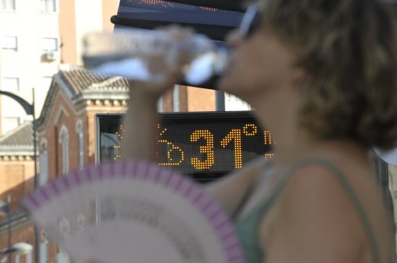 La capital registró ayer temperaturas por encima de los 30 grados, que llegaron hasta 35. :: francis silva
