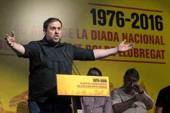 Oriol Junqueras, líder de Esquerra, interviene en uno de los actos previos a la Diada. :: Quique García / efe