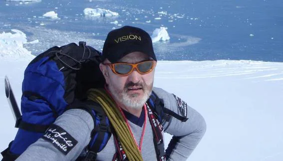 Sebastián Álvaro, en la imagen durante su ascensión al monte Scott, estará el jueves en el CAC.