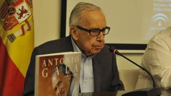 Pablo García Baena, en la presentación esta mañana del libro sobre Gala.