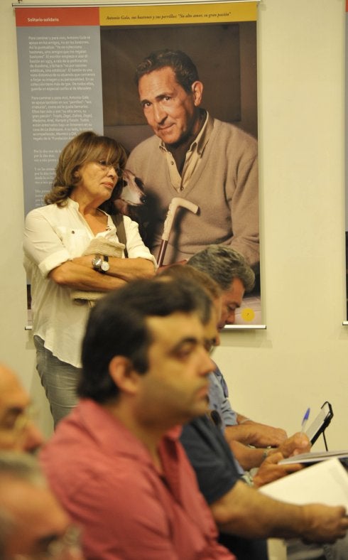 Numeroso público acudió a la presentación del libro. :: francis silva