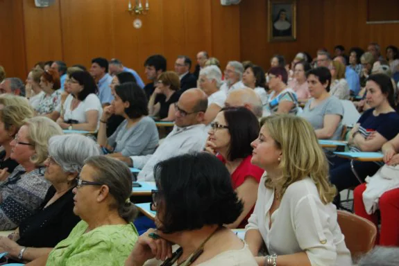 Alumnos de la Escuela Teológica de Málaga, durante el 25 aniversario de la creación de este centro. :: sur