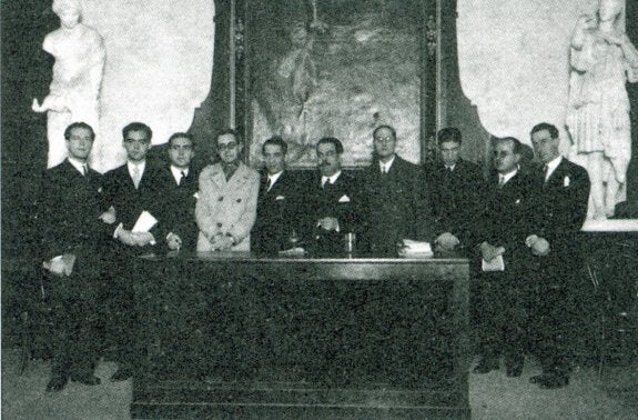 Rafael Alberti, Federico García Lorca, Juan Chabás, Salvador Bacarisse, José María Romero, Manuel Blasco  Garzón, Jorge Guillén, José Bergamín, Dámaso Alonso y Gerardo Diego, en Sevilla en 1927. 