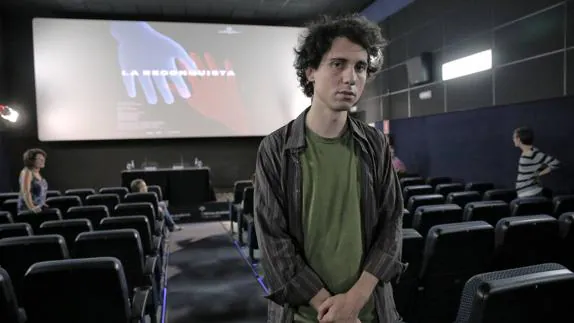 Jonás Trueba, ayer, en el cine Albéniz tras el pase de prensa que se realizó de su último filme, ‘La reconquista’. 