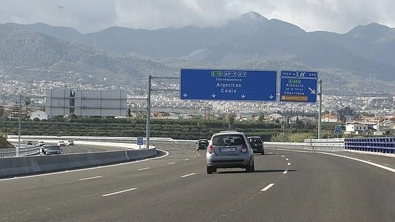 Salieron a la autovía en dirección Torremolinos, para luego tomar la hiperronda hacia Granada 