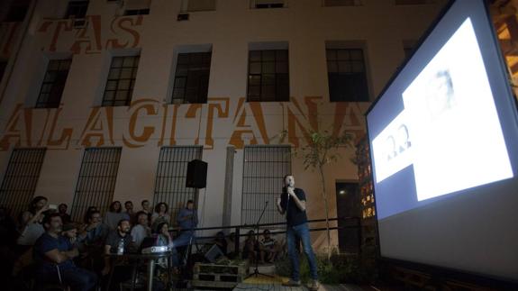 El 16 Pecha Kucha reunió ayer en la Escuela de Arquitectura a más de 200 personas en una noche de contenidos eclécticos. 