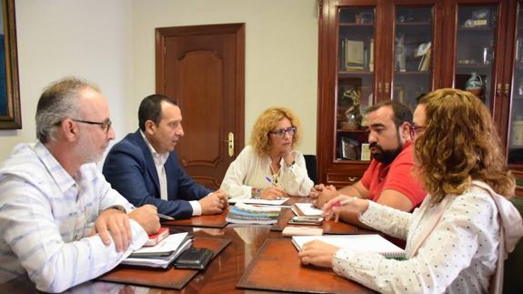 Imagen de la reunión celebrada este martes en el Consistorio.