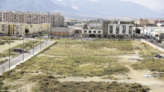 Vista parcial de los terrenos de Repsol situados al norte del bulevar.