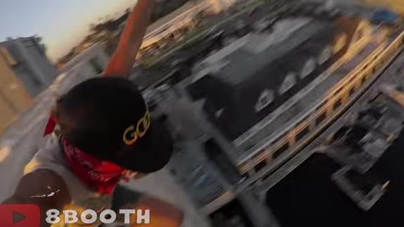 El temerario salto del youtuber '8Booth' que deja sin aliento a sus seguidores
