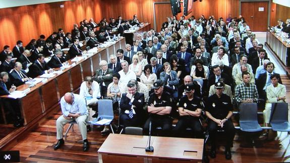 Banquillo de los acusados en el inicio del juicio por el ‘caso Malaya’. 