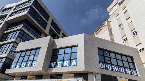 Luis Vera Oposiciones abre un nuevo centro en Málaga