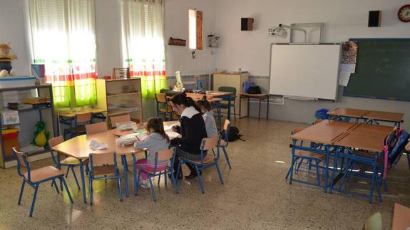 El colegio se quedó con dos niñas y el Ayuntamiento ya ofreció casa y trabajo a familias con hijos. 