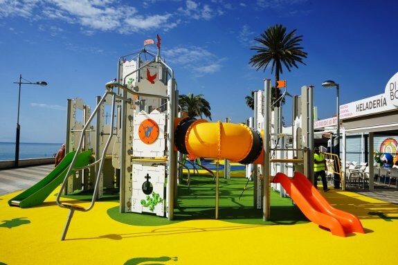 LA PLAYA DE FERRARA ESTRENA PARQUE INFANTIL