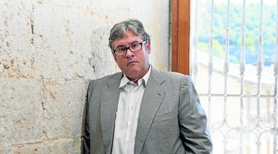 Juan Manuel de Prada cree que el éxito es «un mal compañero de viaje» para un escritor. :: el correo