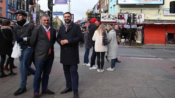 Javier Fernández y Javier Carnero, en la zona de Camden Town de Londres. 