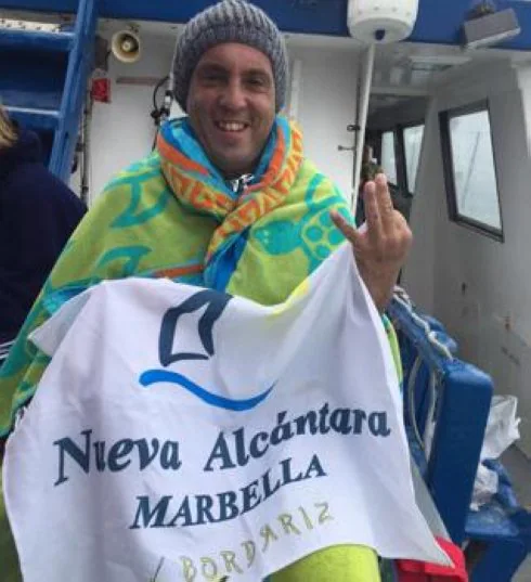 Javier Mérida, tras conseguir la Triple Corona al cruzar el canal de Santa Catalina este pasado mes de julio . 