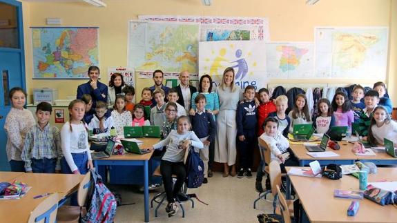 La delegada de Educación, Patricia Alba, ha visitado el centro. 