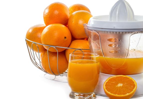 Alimentos que manchan los dientes y trucos para evitarlo