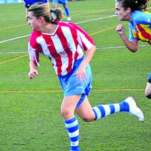 Tania Baños, la alcaldesa más joven de España a sus 26 años también es futbolista
