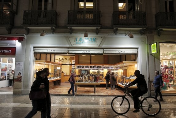 LA ZAPATERÍA LAYMAR CIERRA SU PRIMERA TIENDA