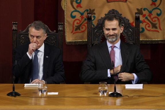 Iñigo Urkullu y Felipe VI, ayer. :: r. c.