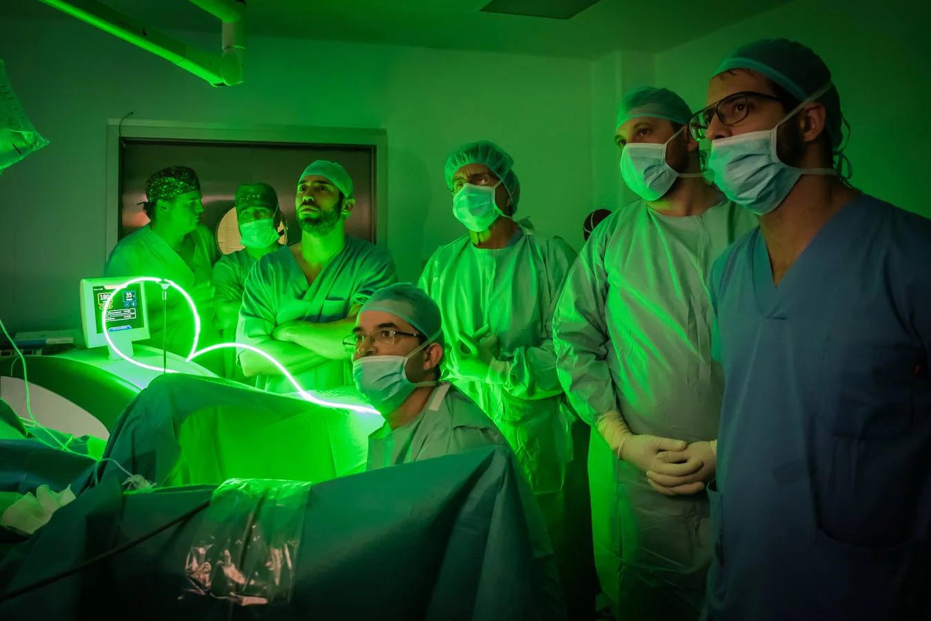 Equipo de Urología durante la intervención