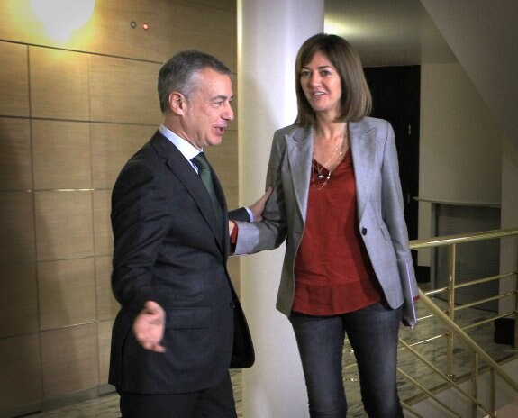 Iñigo Urkullu e Idoia Mendia, durante una reunión en el Parlamento vasco. :: blanca castillo