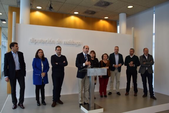 Conejo, con los portavoces del PSOE en diputaciones andaluzas. :: sur