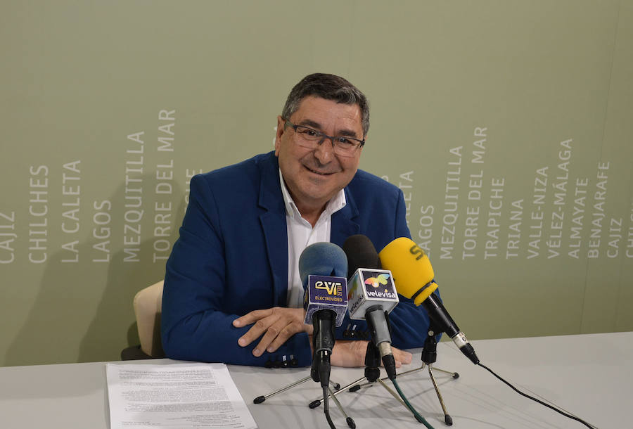 El alcalde veleño, Antonio Moreno Ferrer (PSOE), anunció los galardonados.