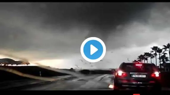 Un espectacular tornado en Huelva causa daños en Palos de la Frontera