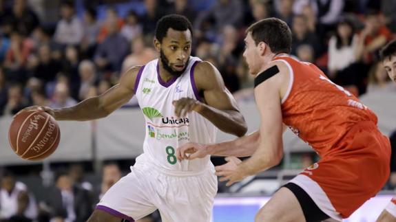 El Unicaja logra un cómodo triunfo en Manresa