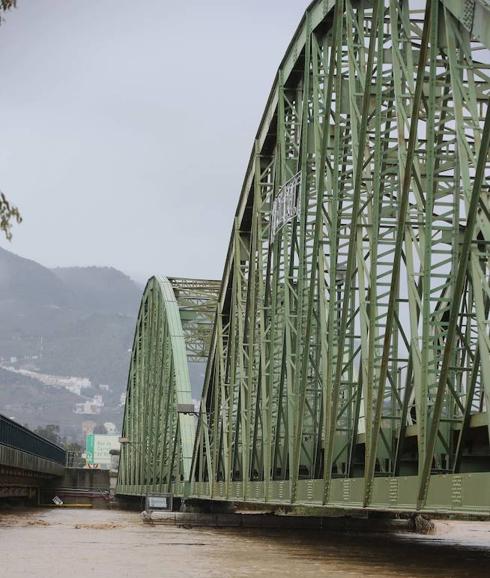 Nivel que alcanzó el río Guadalhorce, donde el agua se quedó rozando el tablero del puente.