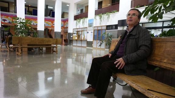 El profesor Ángel Blanco, ayer en la Facultad de Ciencias de la Educación de la UMA. 