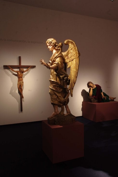 Escultura del ángel confortador, propiedad de la Hermandad del Huerto de El Puerto de Santa María. :: e. nieto