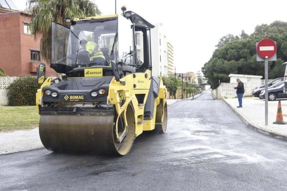 TORREMOLINOS RENUEVA EL ASFALTADO DE MÁS DE 40 CALLES