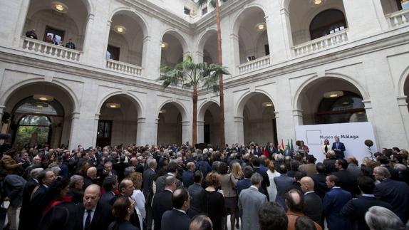La inauguración oficial del Museo de Málaga congregó a mediodía de ayer a más de 300 invitados. 