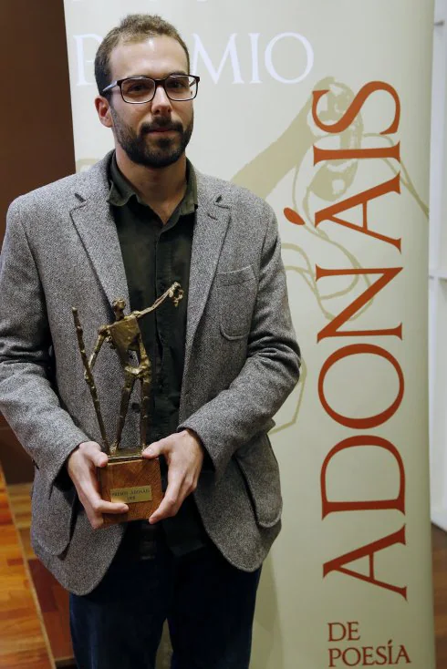 Sergio Navarro recogió ayer el premio en la Biblioteca Nacional. :: efe