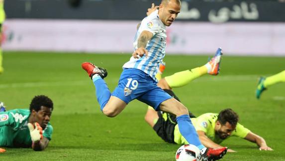 Sandro (en la imagen, a punto de marcar el 1-0 ante el Córdoba) es el único fichaje que convence de momento. 