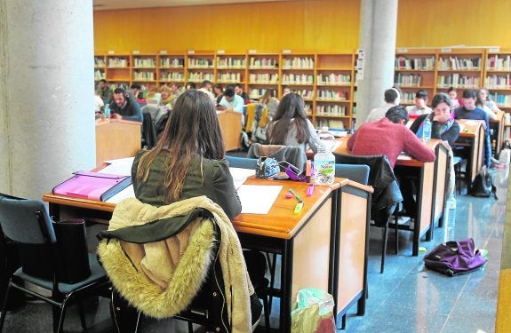 Las bibliotecas de la UMA amplían su horario ante la avalancha de estudiantes