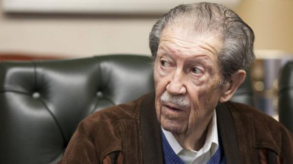 Alcántara es el decano de los columnistas españoles. 