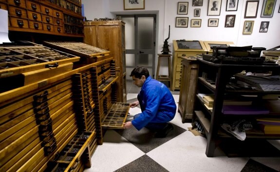 La Antigua Imprenta Sur, en una imagen de archivo, cuando aún tenía su maquinaria en marcha. 