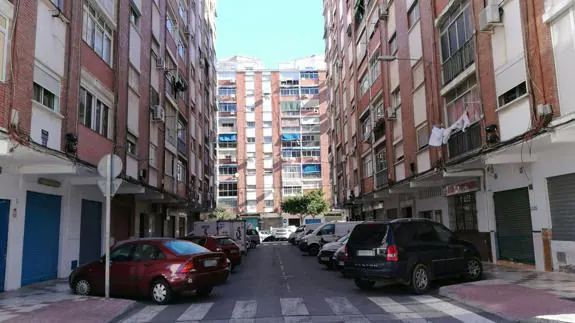 Estacionamiento en batería en la calle Martín Gargujo. 