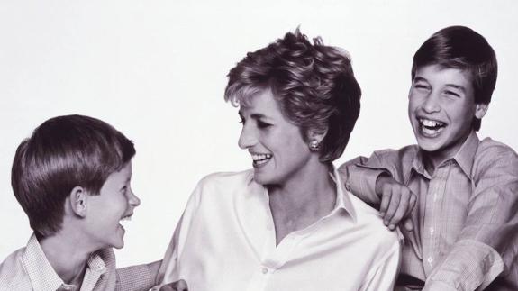 Lady Di, con sus hijos, Guillermo y Enrique.