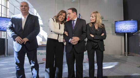 Francisco Carbonero, Susana Díaz, Javier González de Lara y Carmen Castilla tras la firma del Pacto Andaluz por la Industria. 