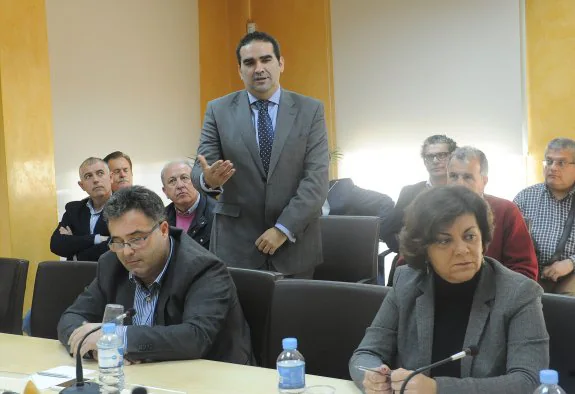 Cardeña, ayer, en la asamblea de la Mancomunidad de la Costa del Sol. 