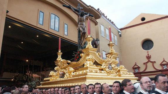 Salida de la Cofradía de Mena, desde su Casa Hermandad.