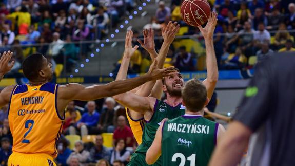 Musli trata de anotar en el partido del sábado pasado ante el Gran Canaria.