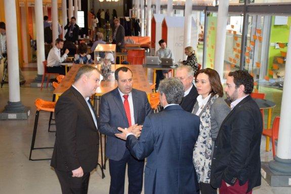 Parte de la delegación malagueña durante la visita al centro Engine Shed de Bristol. 