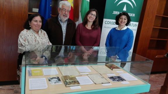 Responsables del Archivo Histórico Provincial y de la asociación por la memoria histórica x junto a la delegada de Cultura y Turismo, Monsalud Bautista.